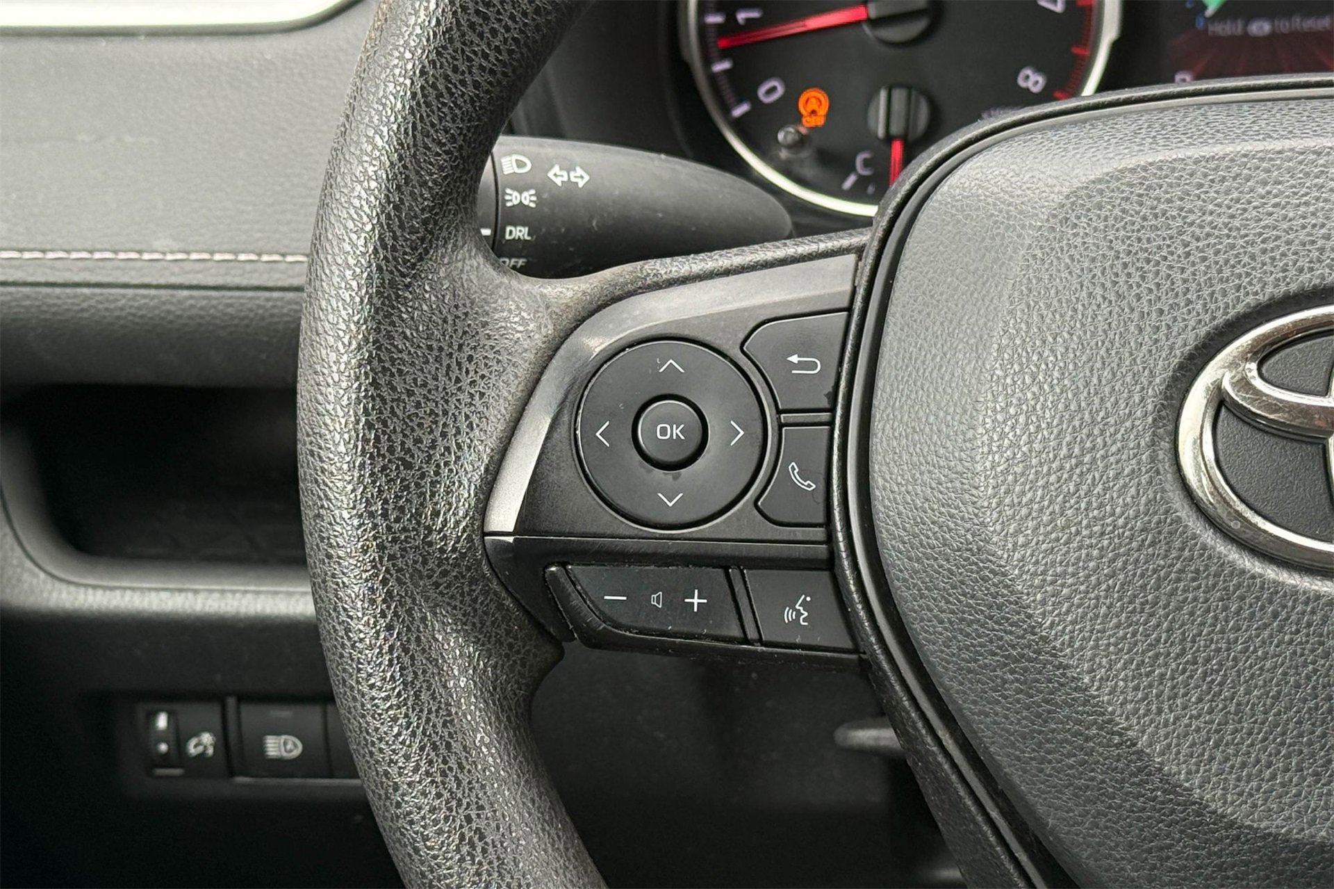 Used 2022 Toyota RAV4 LE image 22