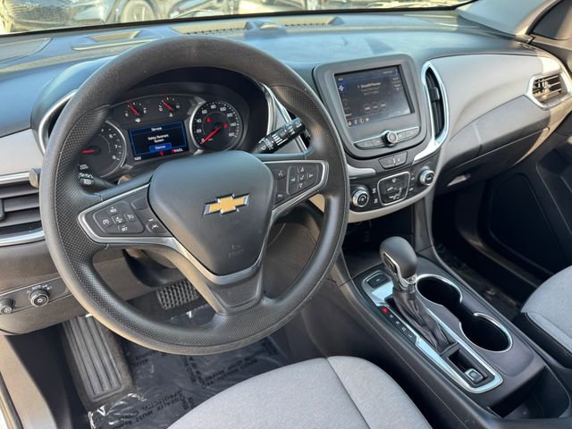 Used 2022 Chevrolet Equinox LS w/ LS Convenience Package image 3