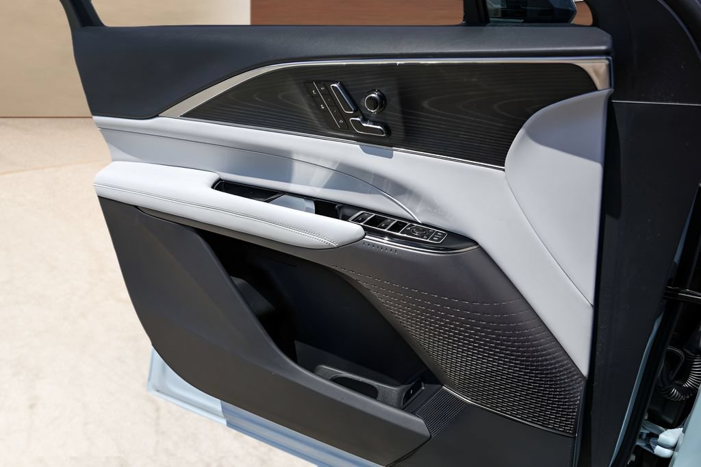 Certified 2024 Cadillac Lyriq Sport w/ LPO, Floor Liner Package AWD/4WD image 18