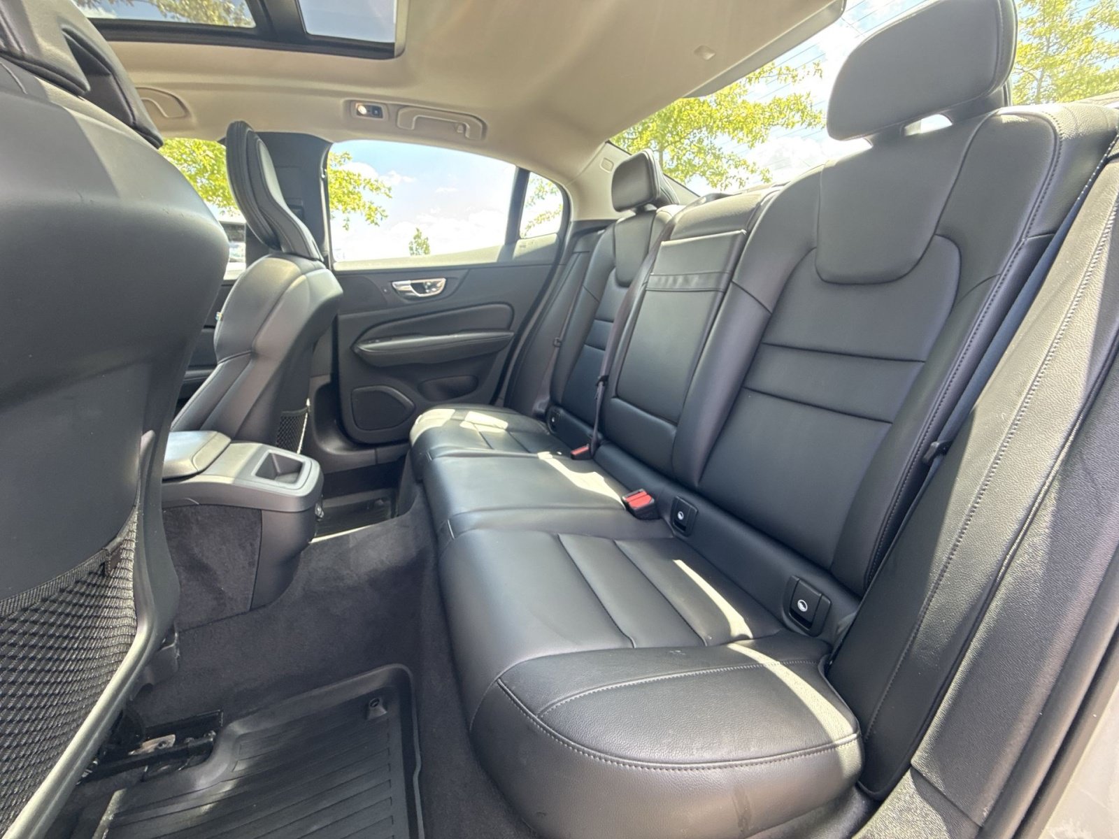 Certified 2022 Volvo S60 B5 Momentum w/ Premium Package FWD image 32