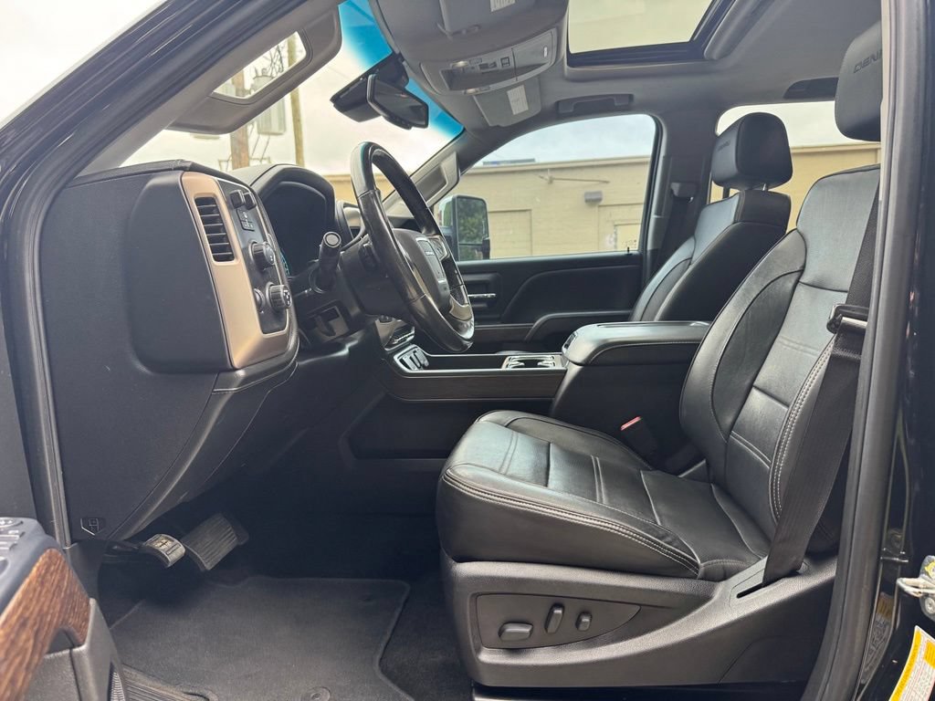 Used 2018 GMC Sierra 2500 Denali w/ Duramax Plus Package AWD/4WD image 23