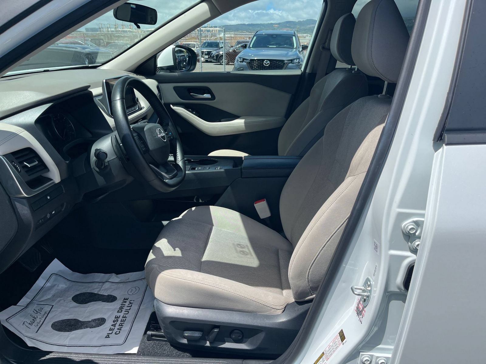 Used 2025 Nissan Rogue SV FWD image 28
