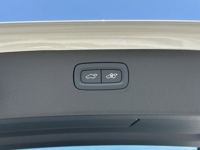 New 2026 Volvo XC90 B6 Ultra image 16