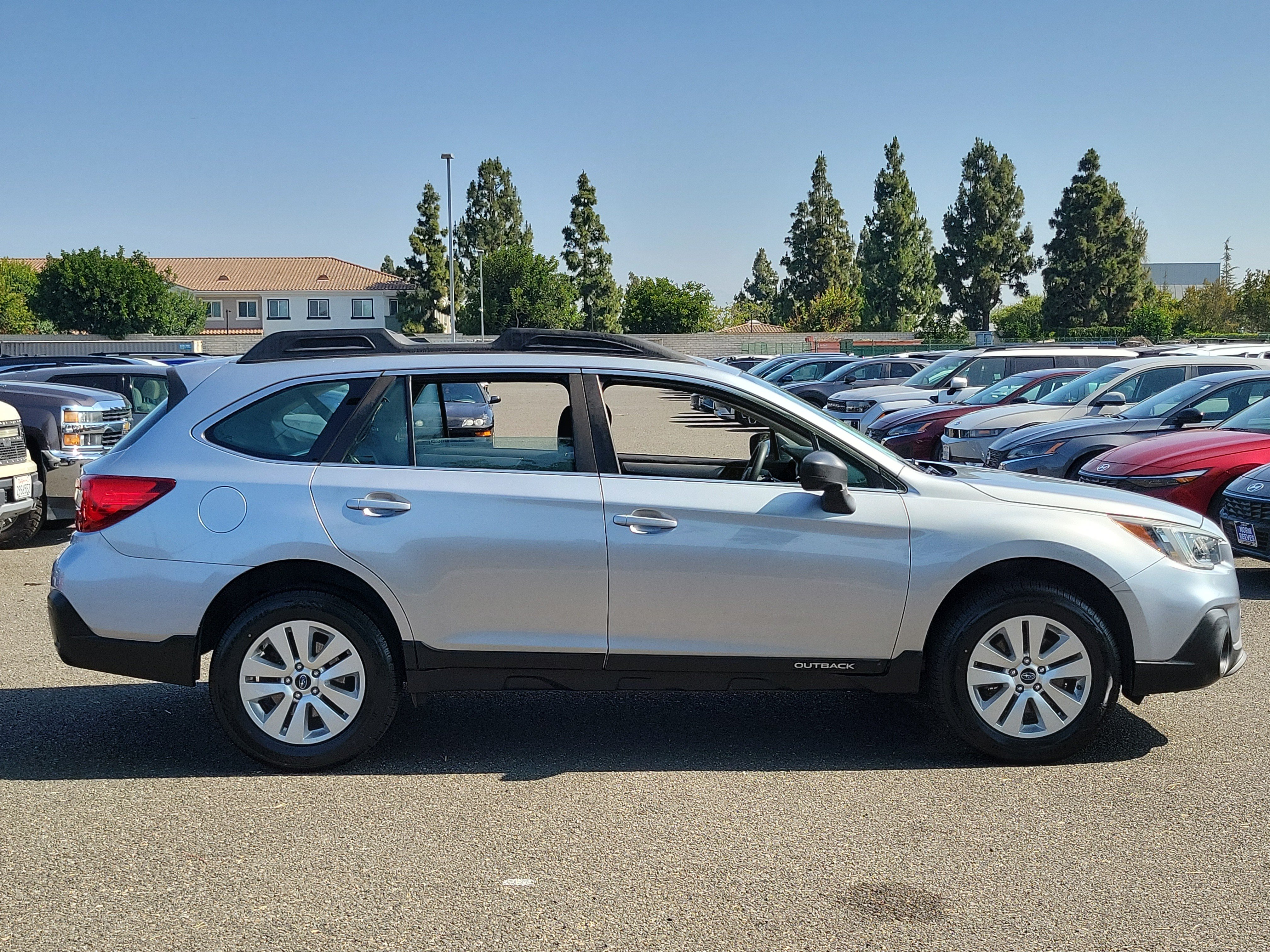 Used 2018 Subaru Outback 2.5i AWD/4WD image 5