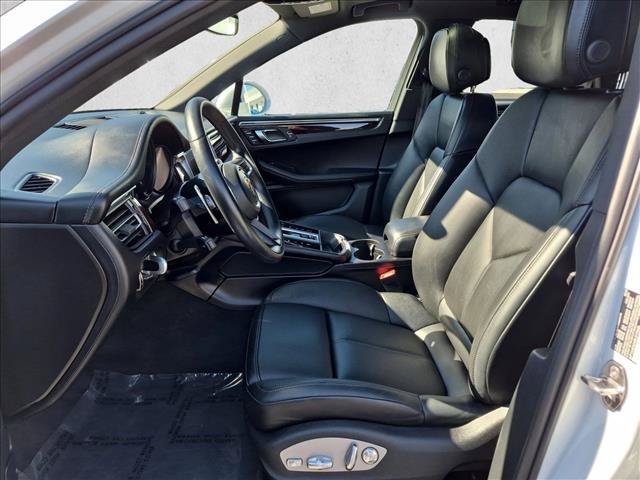 Used 2024 Porsche Macan AWD/4WD image 16