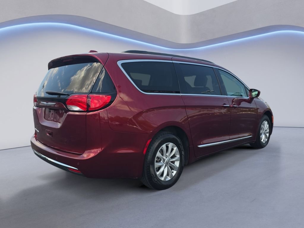 Used 2017 Chrysler Pacifica Touring-L FWD image 6