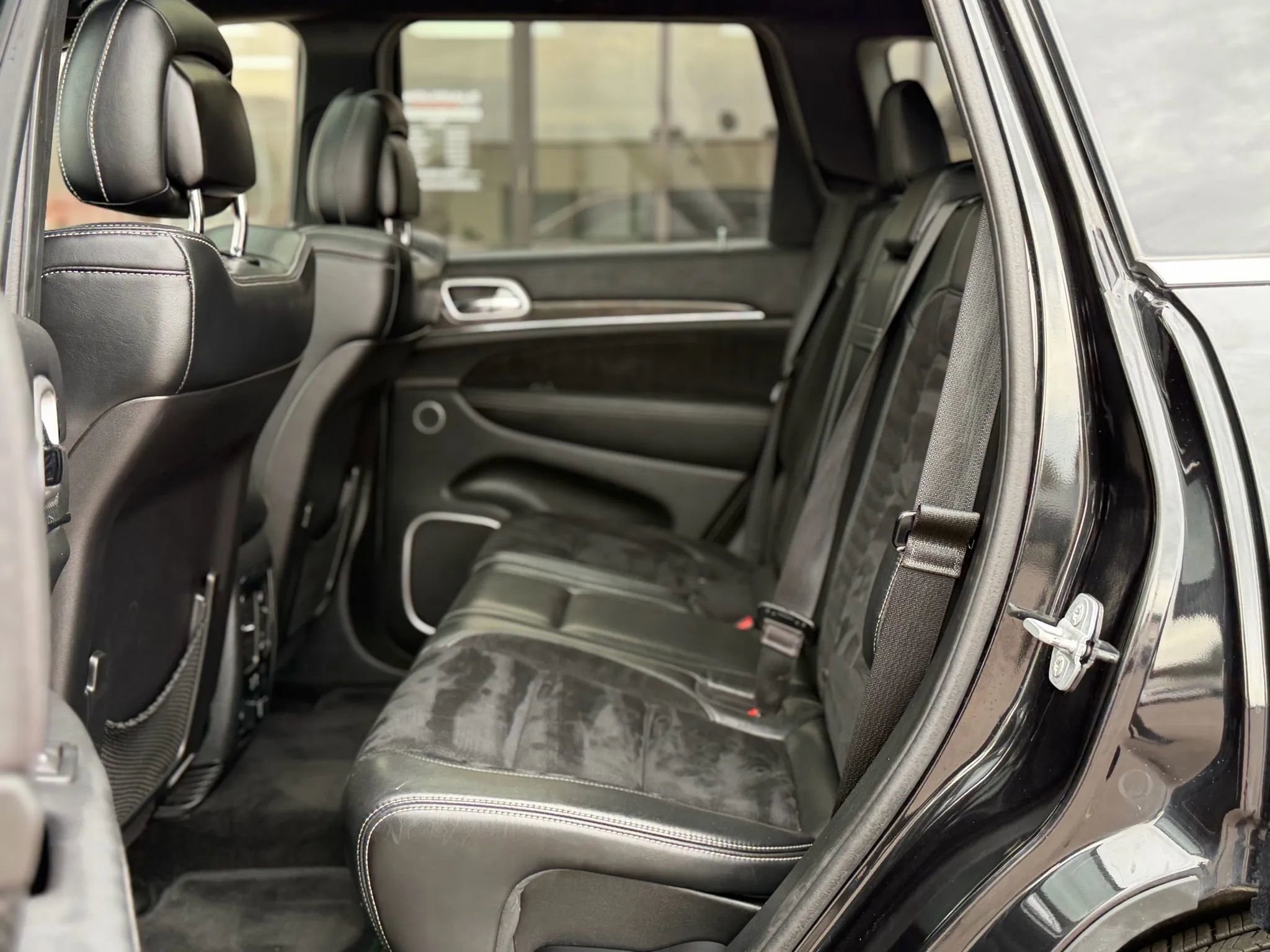 Used 2015 Jeep Grand Cherokee SRT w/ Luxury Group II image 14