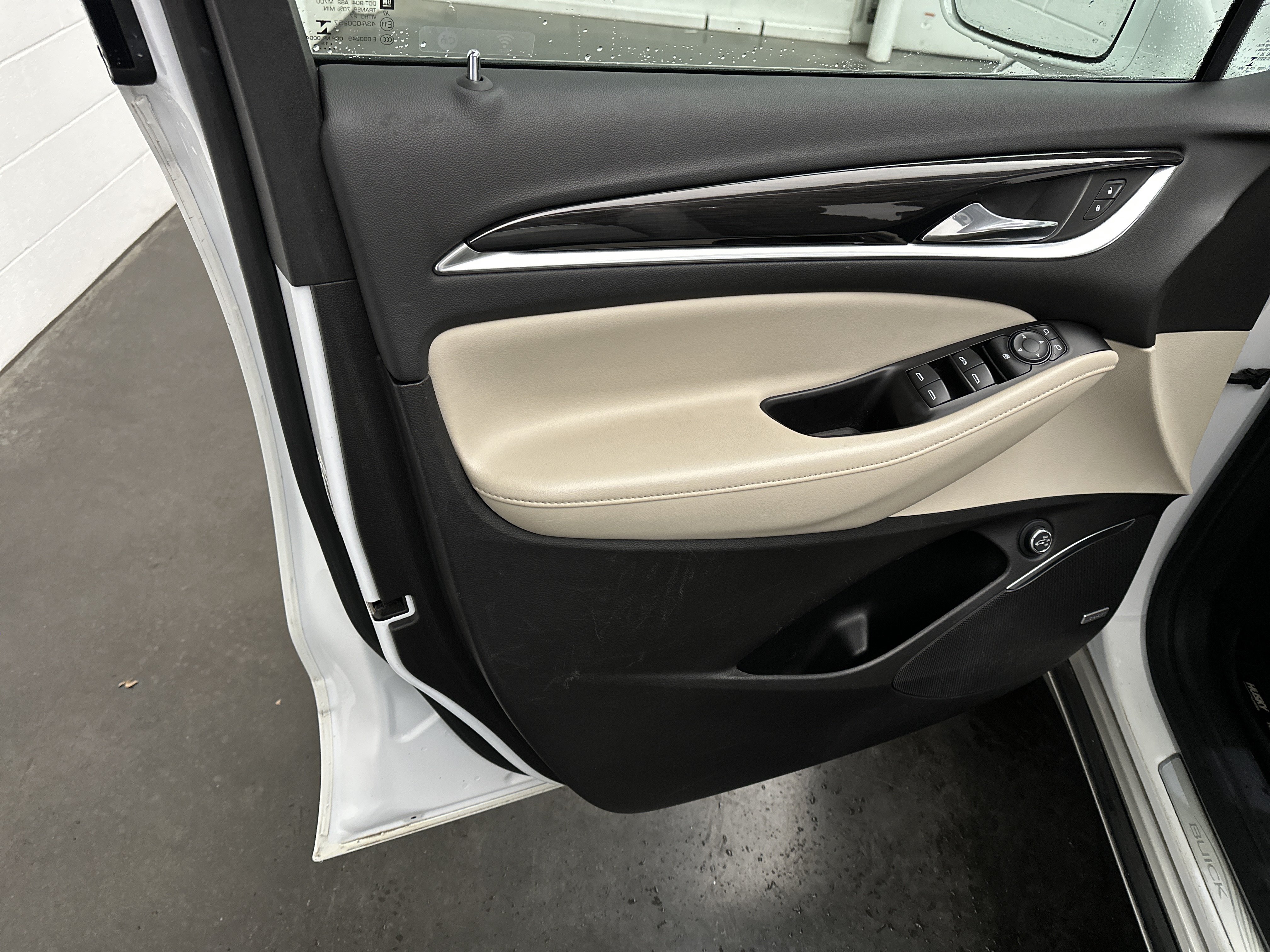 Used 2020 Buick Enclave Essence w/ Sound and Sites Package FWD image 18
