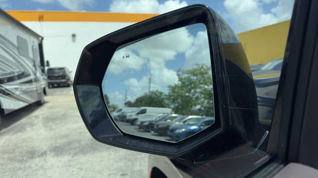 Used 2021 Chevrolet Suburban RST w/ Luxury Package RWD image 11