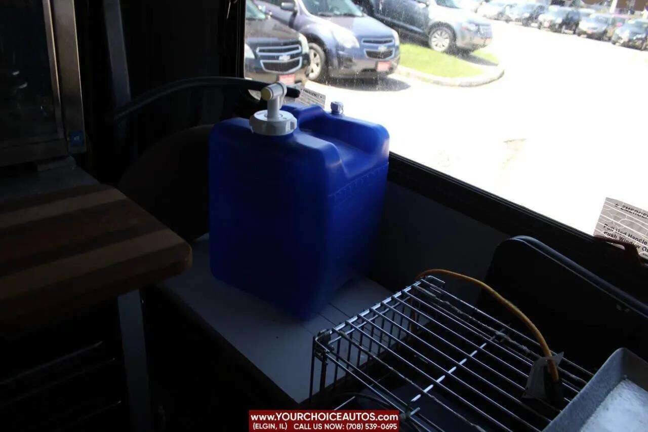 Used 2006 Ford E-450 and Econoline 450 image 26