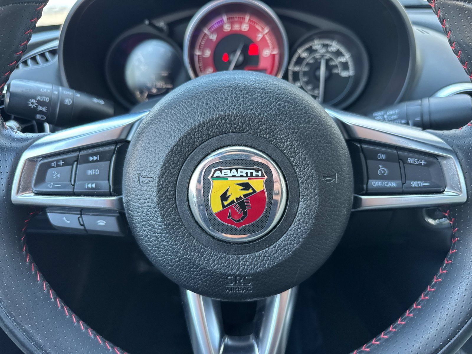 Used 2018 FIAT 124 Spider Abarth w/ Navigation & Sound Group RWD image 20