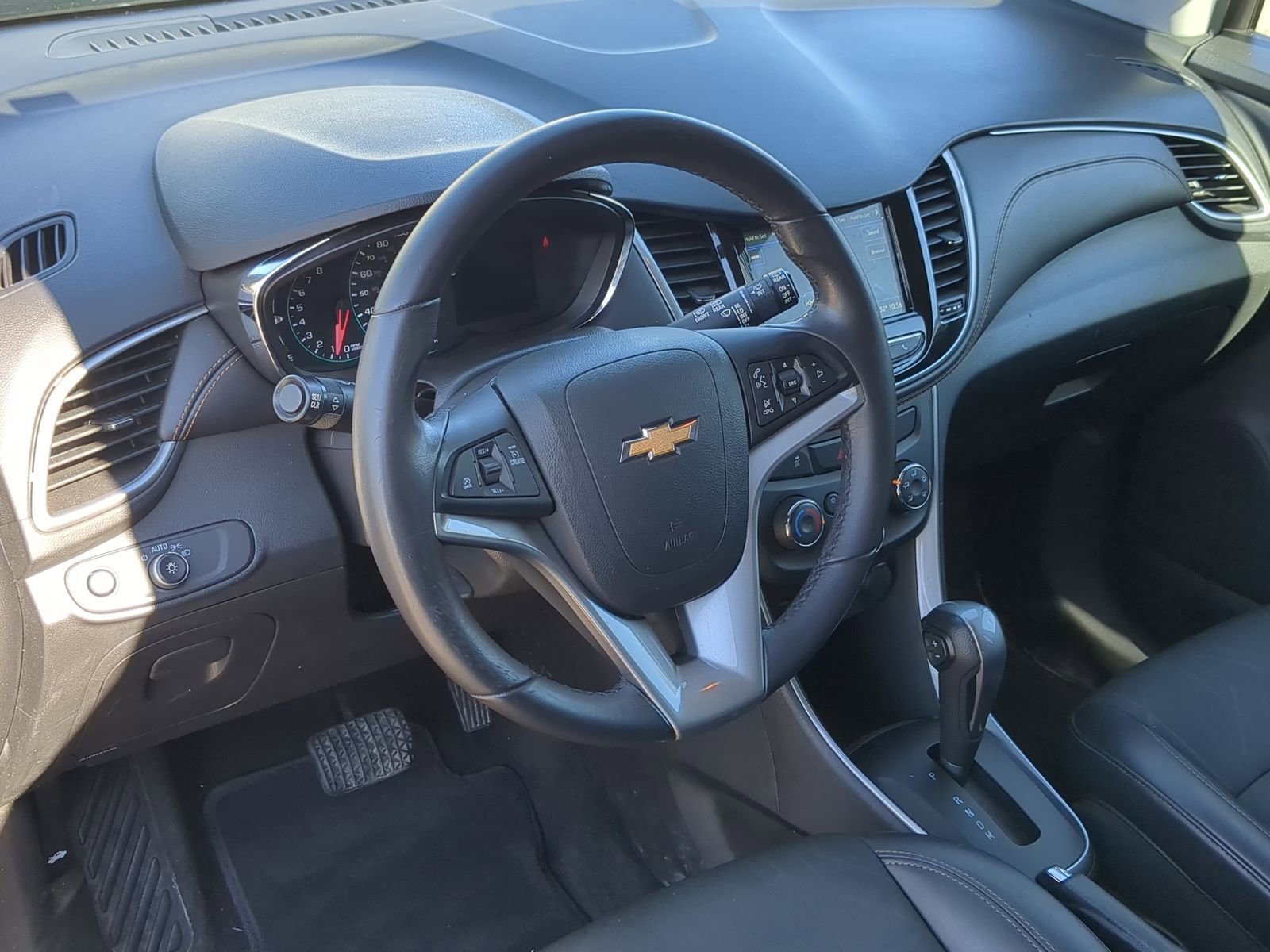 Used 2019 Chevrolet Trax LT w/ LT Convenience Package image 14