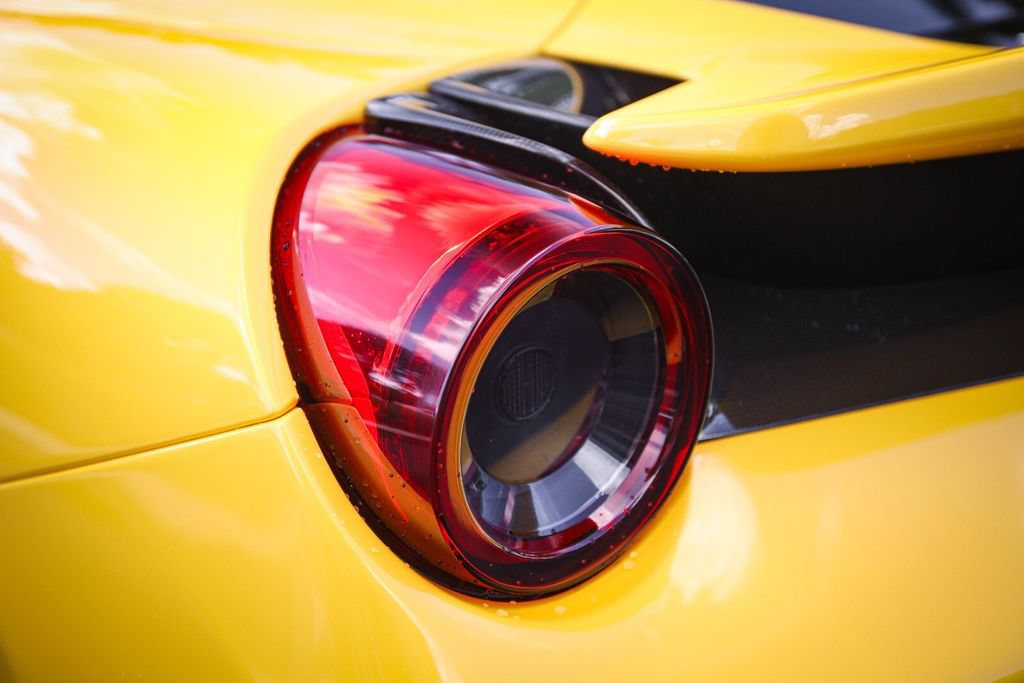 Used 2019 Ferrari 488 Pista Coupe RWD image 16