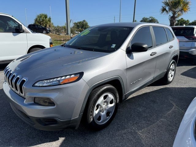 Used 2016 Jeep Cherokee Sport FWD image 3