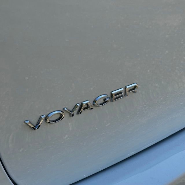 Used 2023 Chrysler Voyager LX FWD image 11