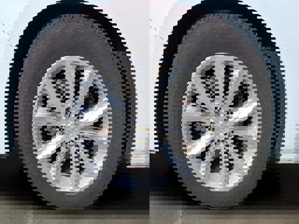 Used 2024 Chevrolet Malibu LT image 3