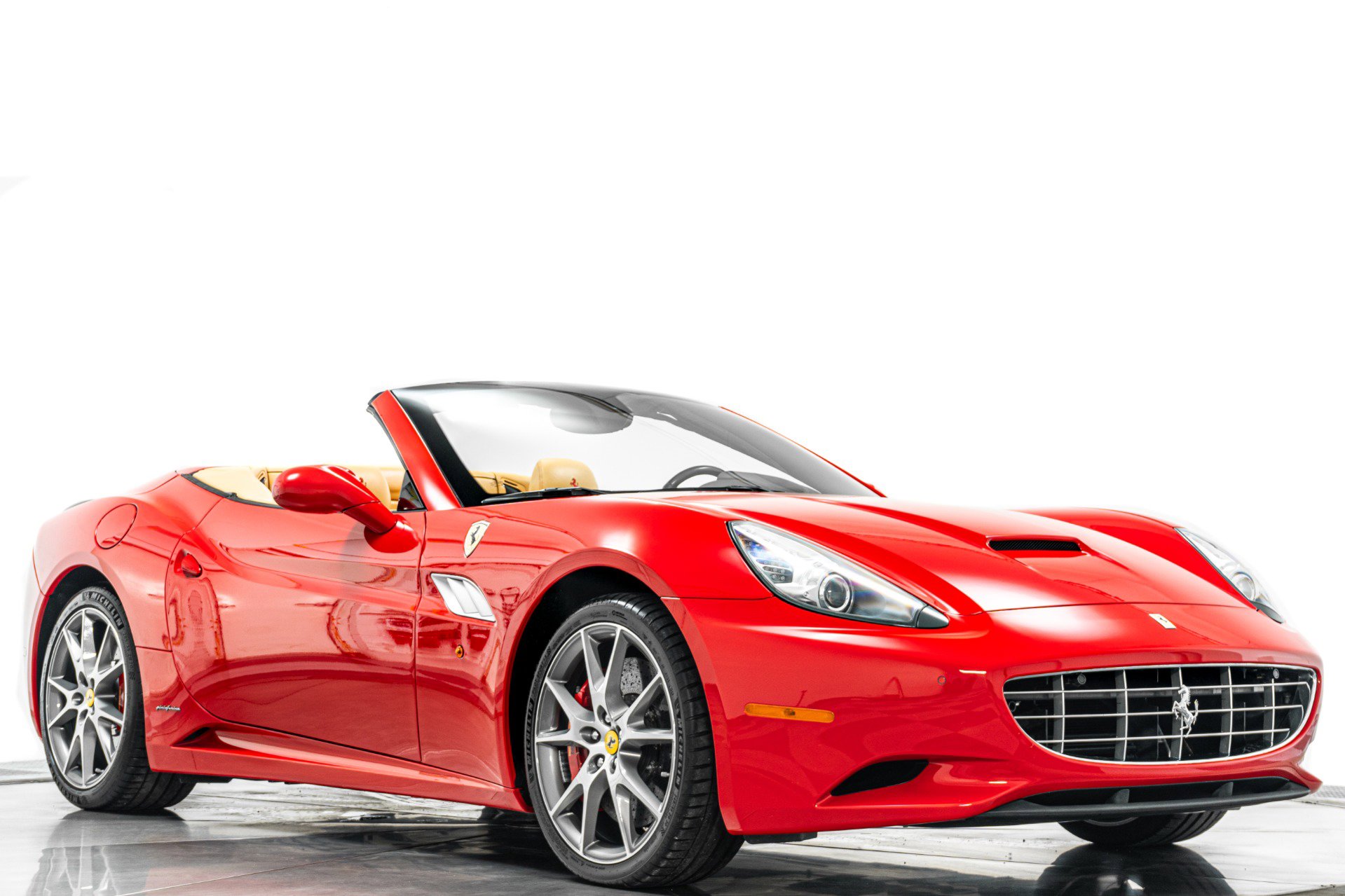Used 2013 Ferrari California RWD image 36