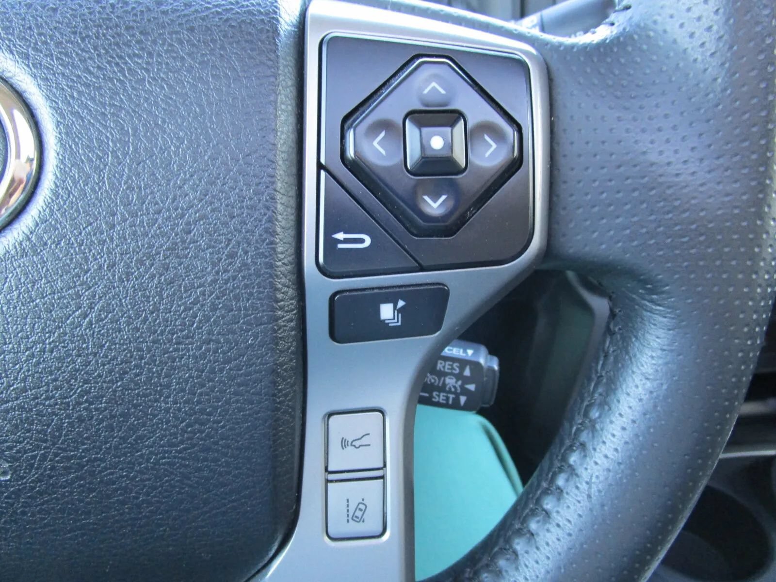 Used 2022 Toyota 4Runner Limited AWD/4WD image 28