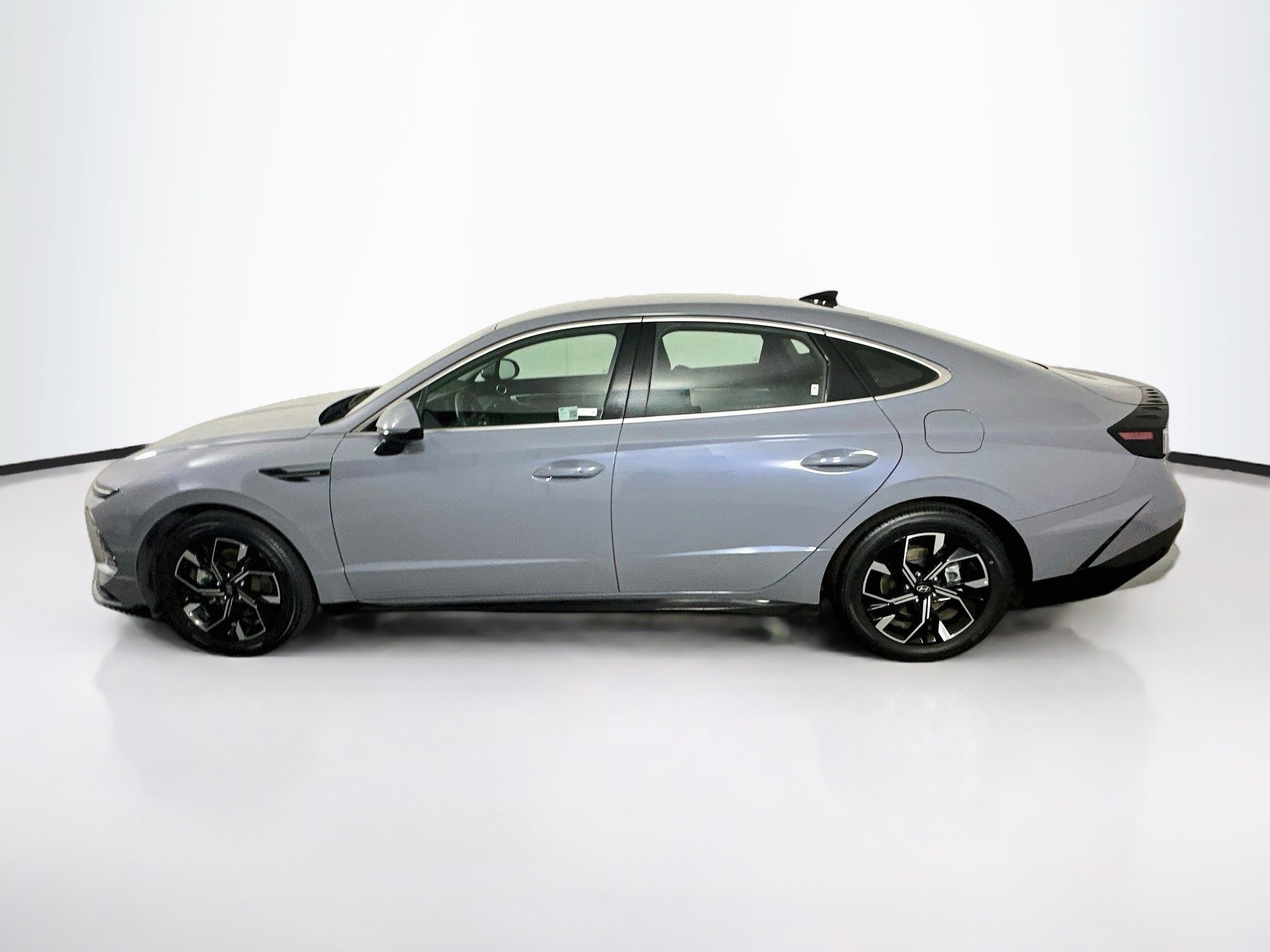 Used 2025 Hyundai Sonata SEL FWD image 4