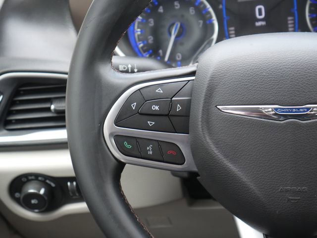 Used 2017 Chrysler Pacifica Touring-L FWD image 17