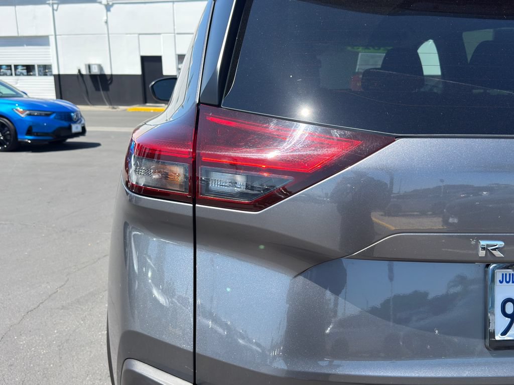 Used 2023 Nissan Rogue SV FWD image 11
