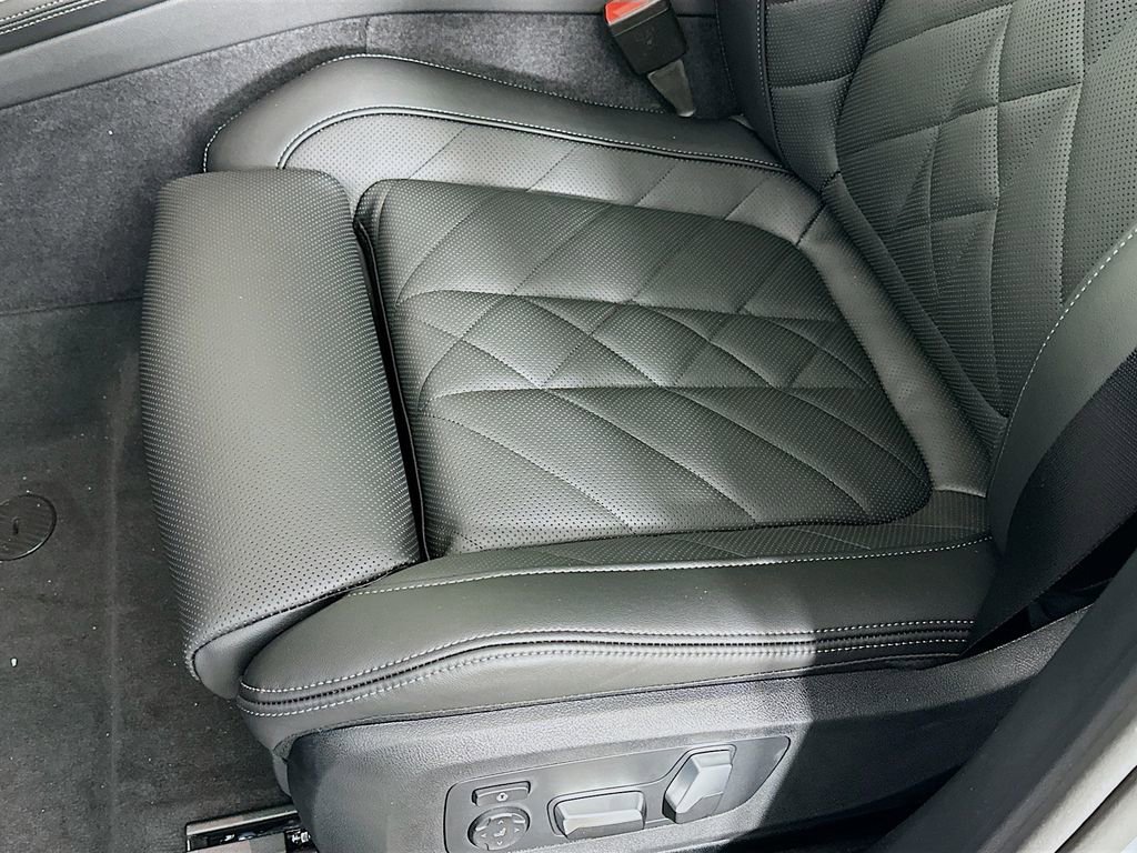 Used 2026 BMW X5 xDrive50e image 24