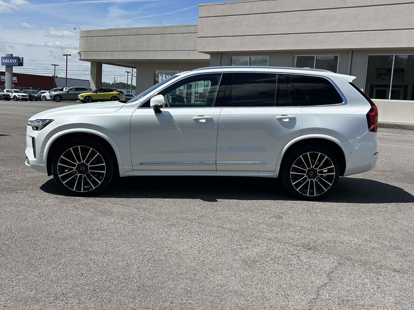 New 2026 Volvo XC90 B6 Plus w/ Protection Package Premier AWD/4WD image 6
