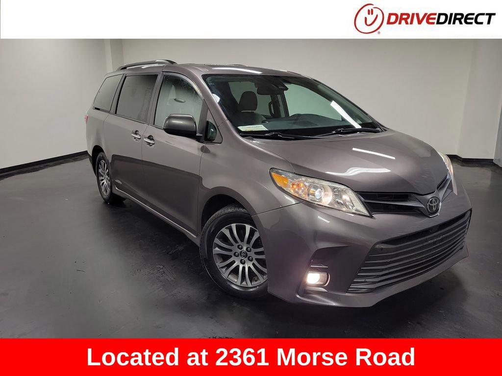 Used 2019 Toyota Sienna XLE w/ XLE Navigation Package image 1