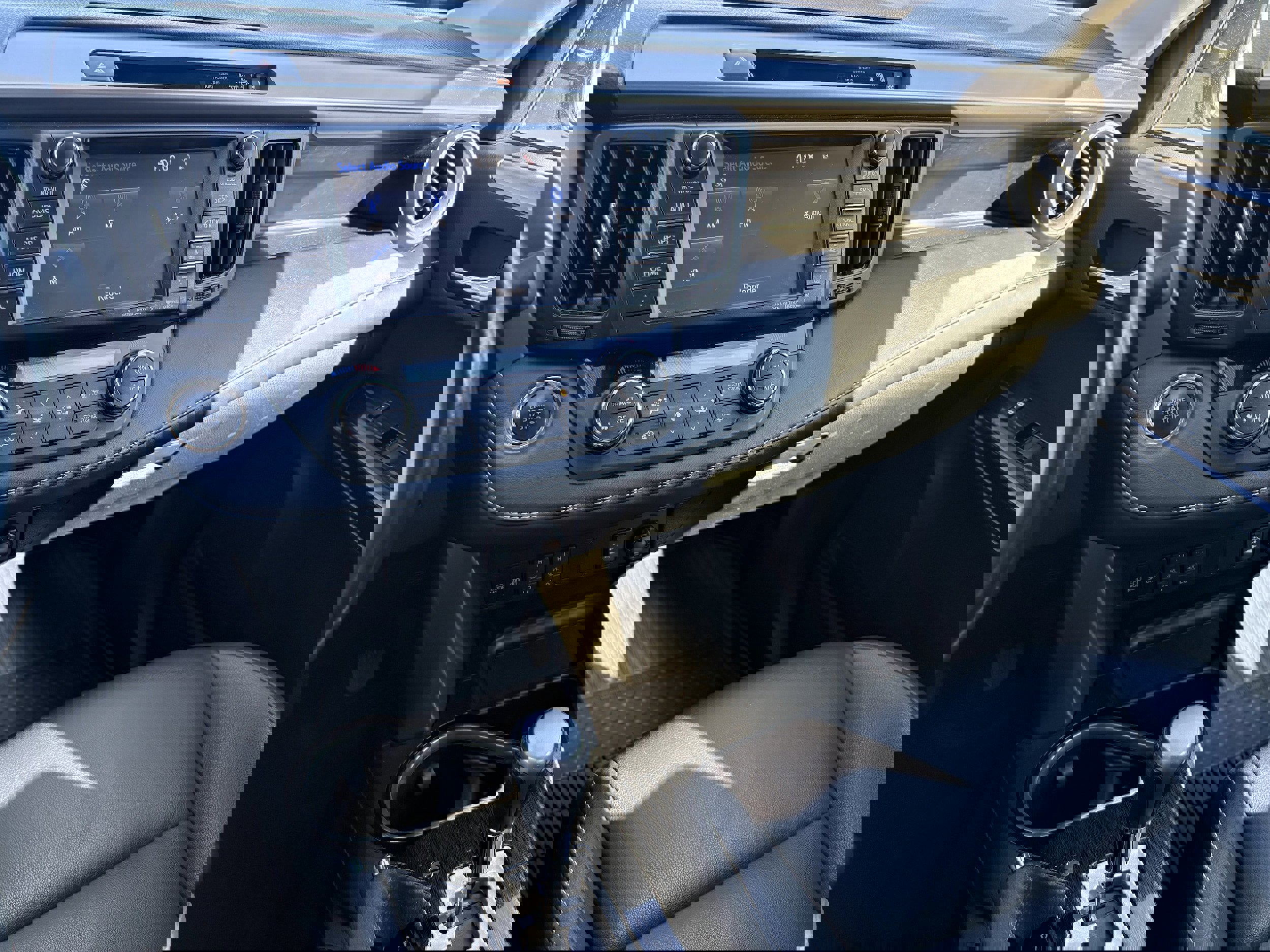 Used 2018 Toyota RAV4 Limited w/ All Weather Liner Package image 9