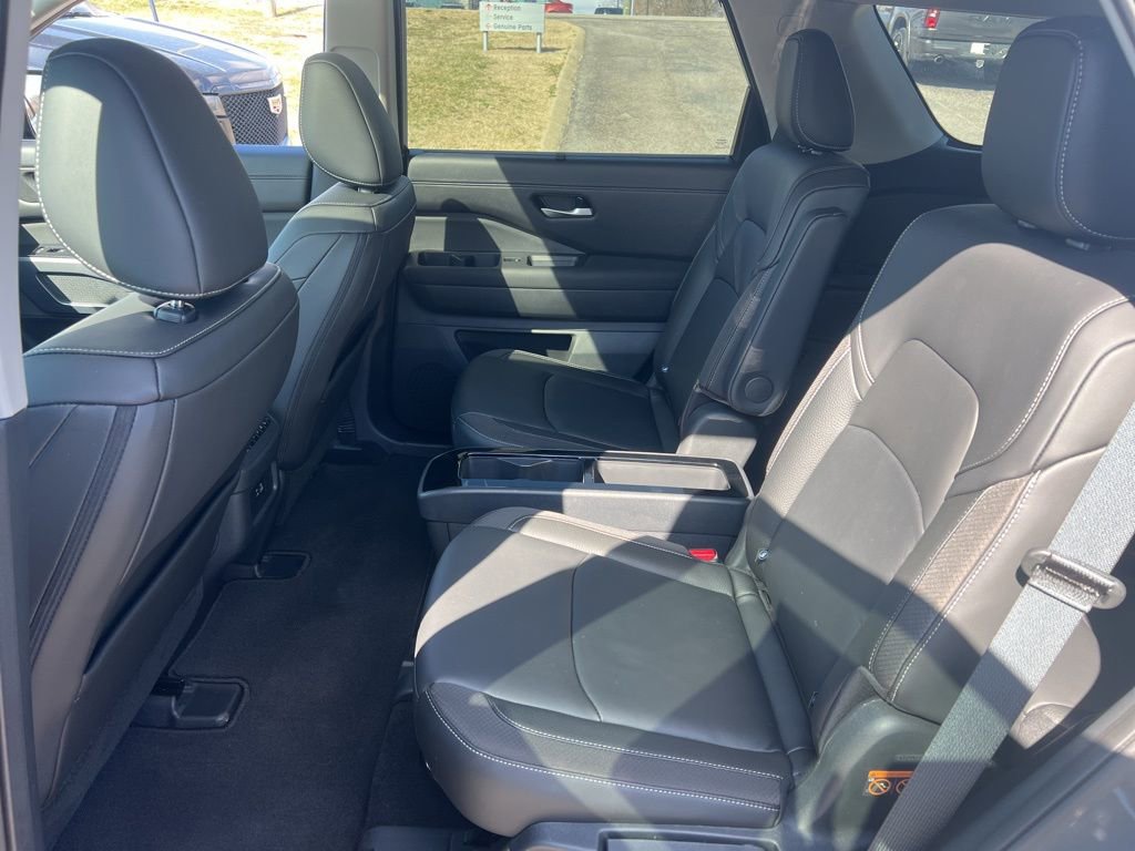 Used 2025 Nissan Pathfinder SL w/ SL Premium Package image 27