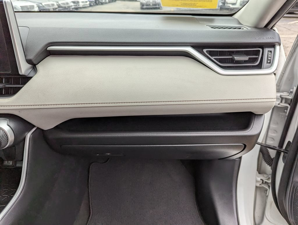 Used 2023 Toyota RAV4 XLE AWD/4WD image 32