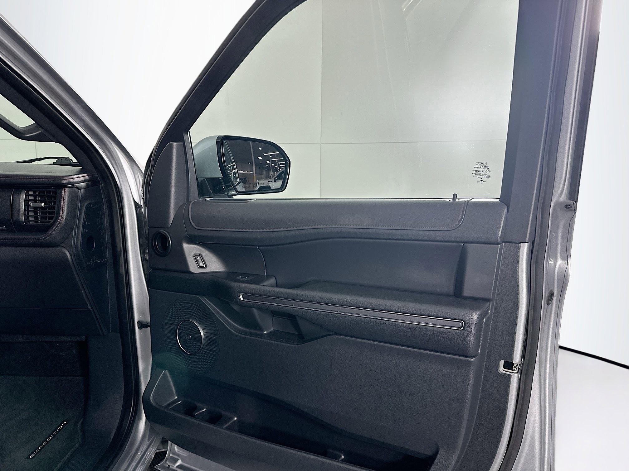 Used 2022 Ford Expedition Max Limited AWD/4WD image 35