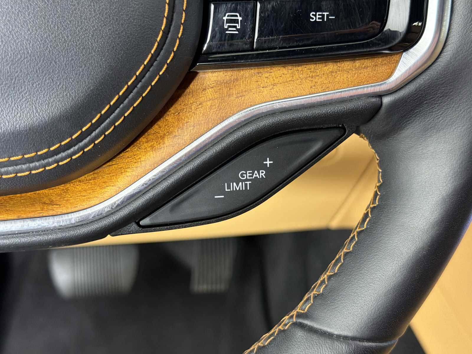 Used 2022 Jeep Grand Wagoneer Series III w/ Rear Seat Video Group 1 image 33