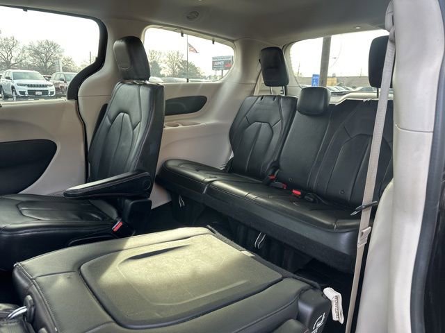 Certified 2017 Chrysler Pacifica Touring-L image 28