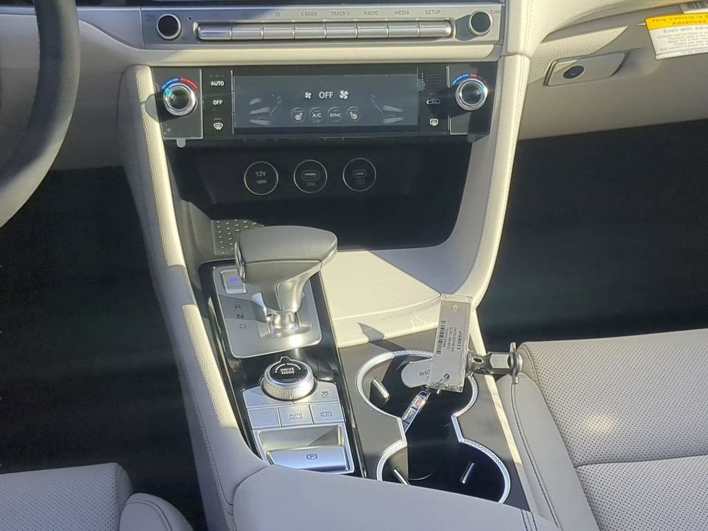 New 2025 Genesis G70 2.5T RWD image 16