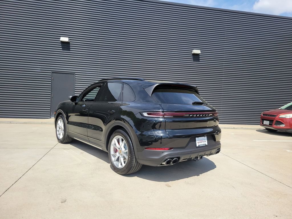 Used 2025 Porsche Cayenne S image 3