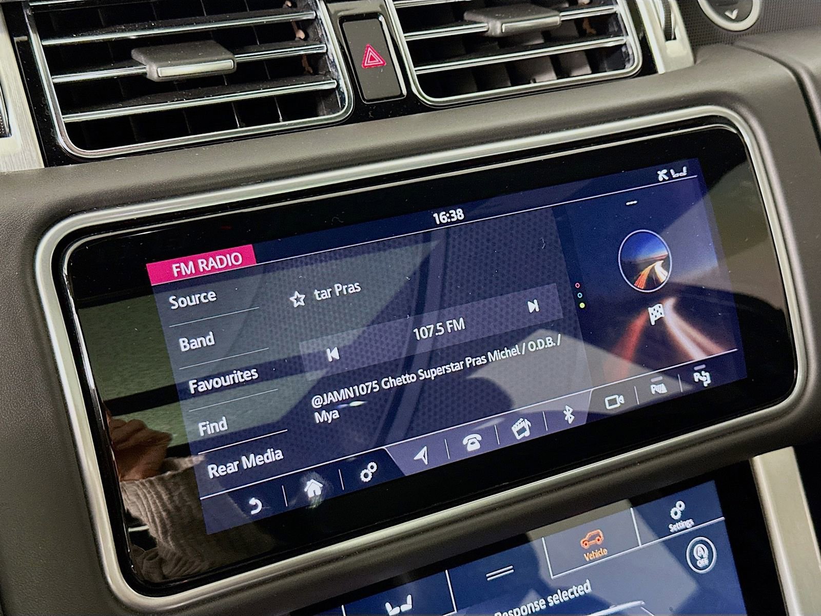 Used 2018 Land Rover Range Rover Supercharged image 18