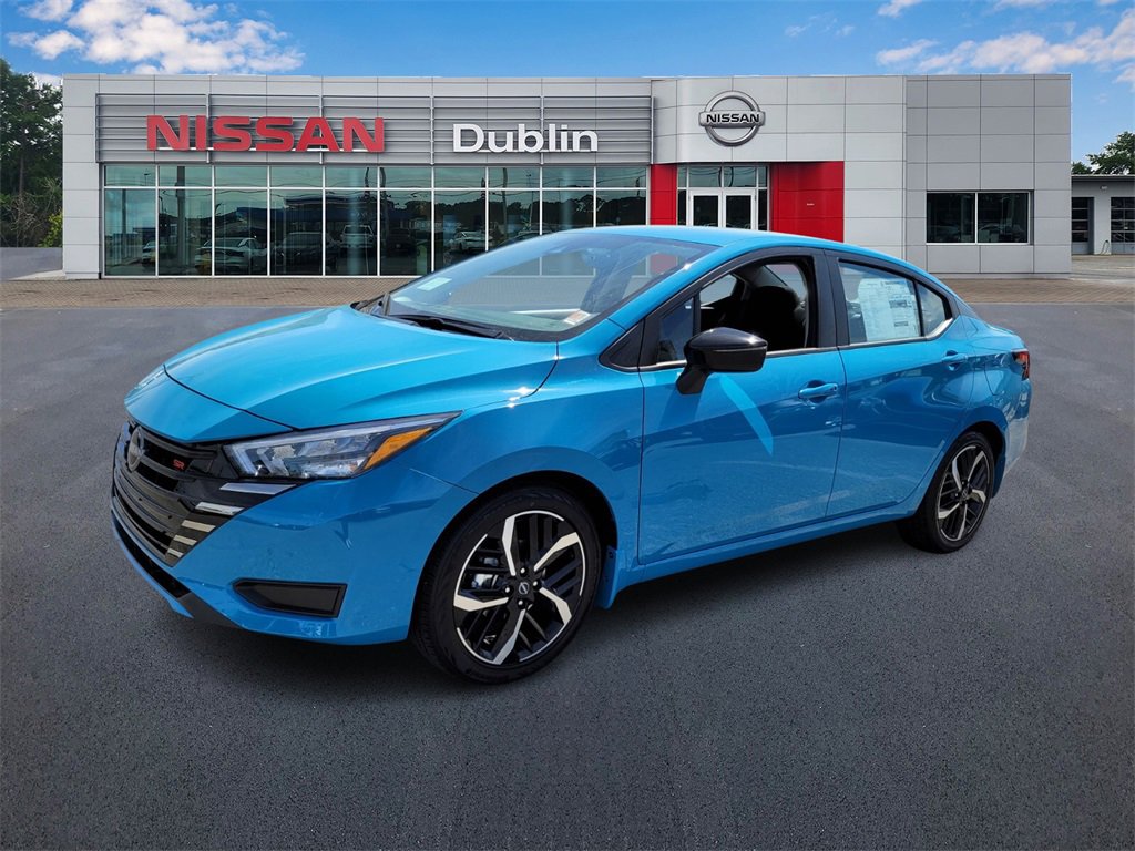 New 2025 Nissan Versa SR w/ Trunk Package