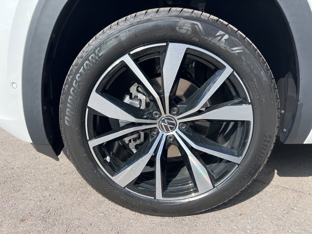 New 2026 Volkswagen Atlas Cross Sport SEL Premium R-Line image 7