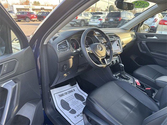Used 2021 Volkswagen Tiguan SE w/ Panoramic Sunroof Package image 10