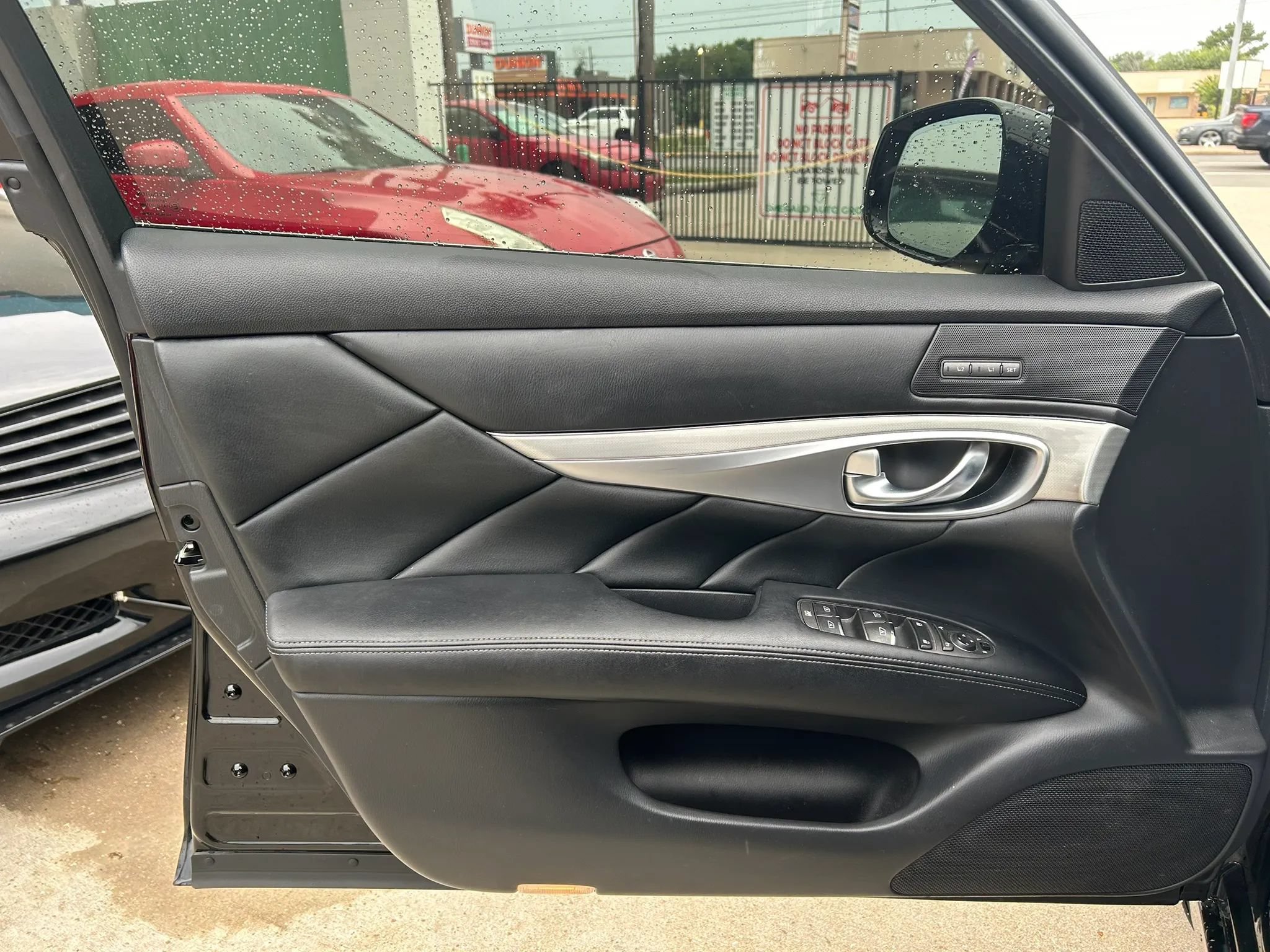 Used 2017 INFINITI Q70 3.7 AWD/4WD image 12