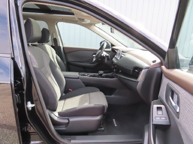 Used 2021 Nissan Rogue SV AWD/4WD image 24