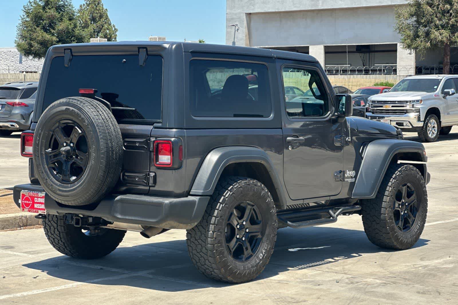 Used 2018 Jeep Wrangler Sport AWD/4WD image 3