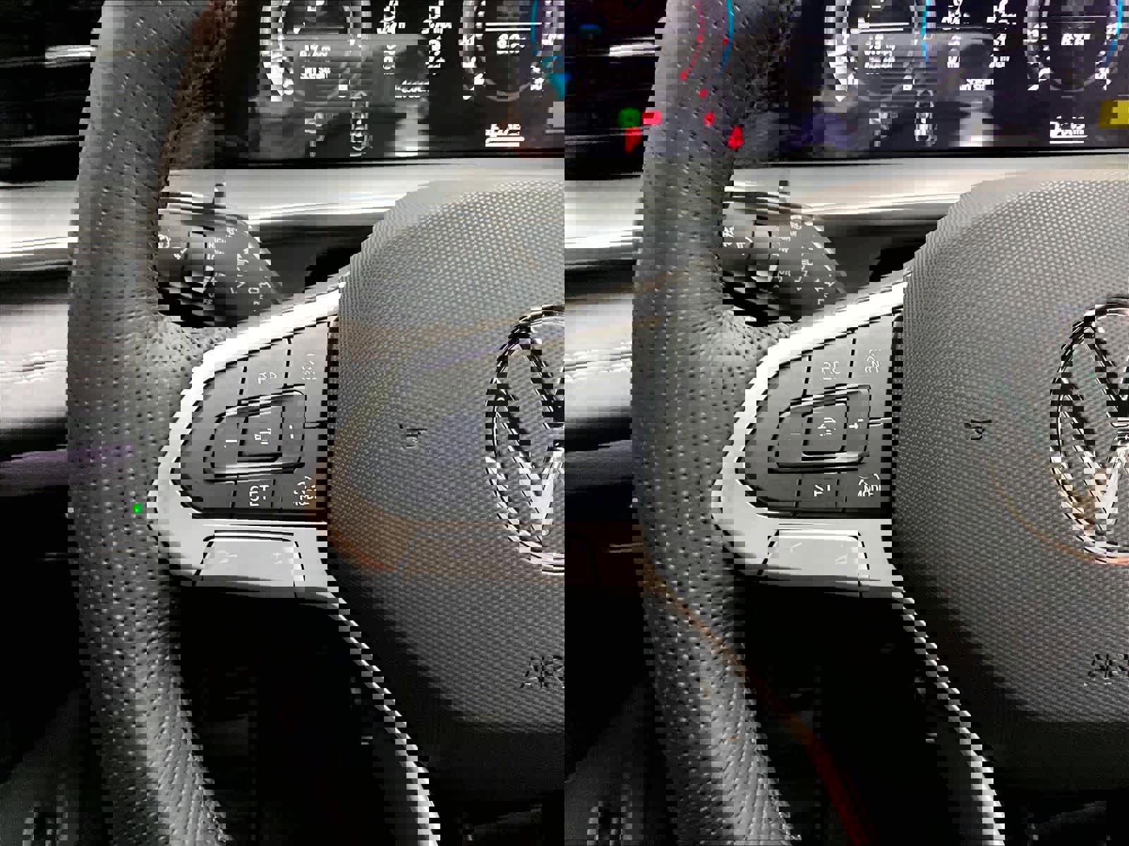 New 2026 Volkswagen Tiguan SE R-Line image 17