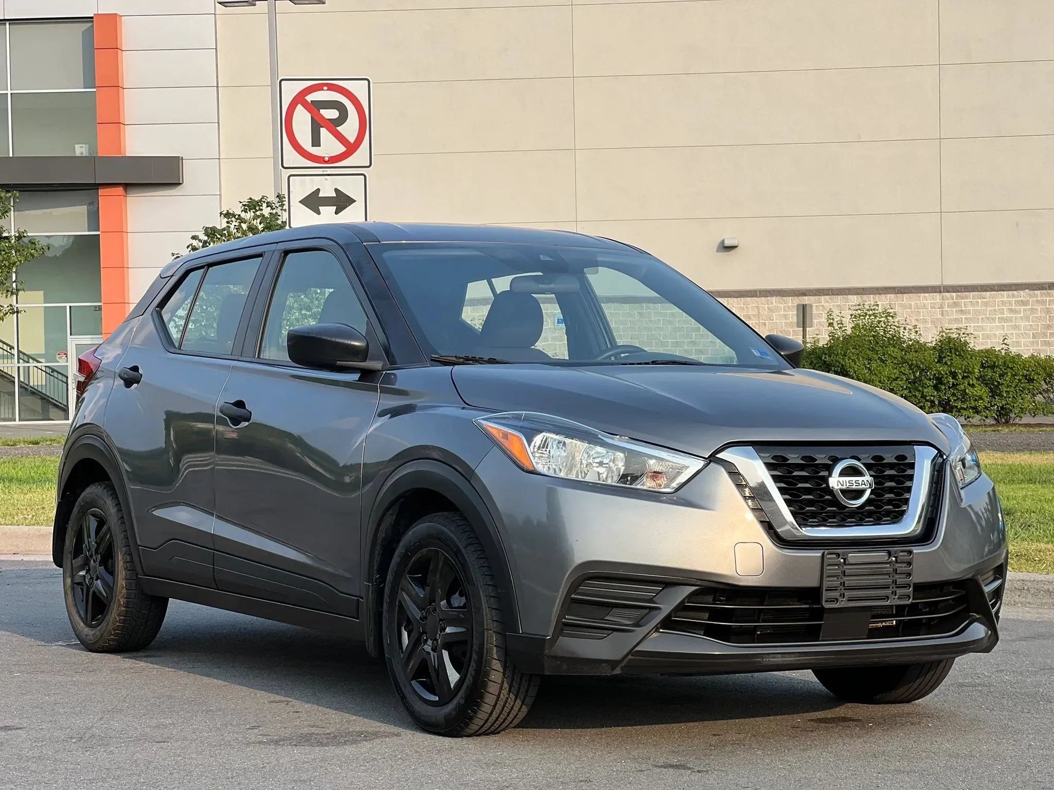 Used 2020 Nissan Kicks S FWD image 7