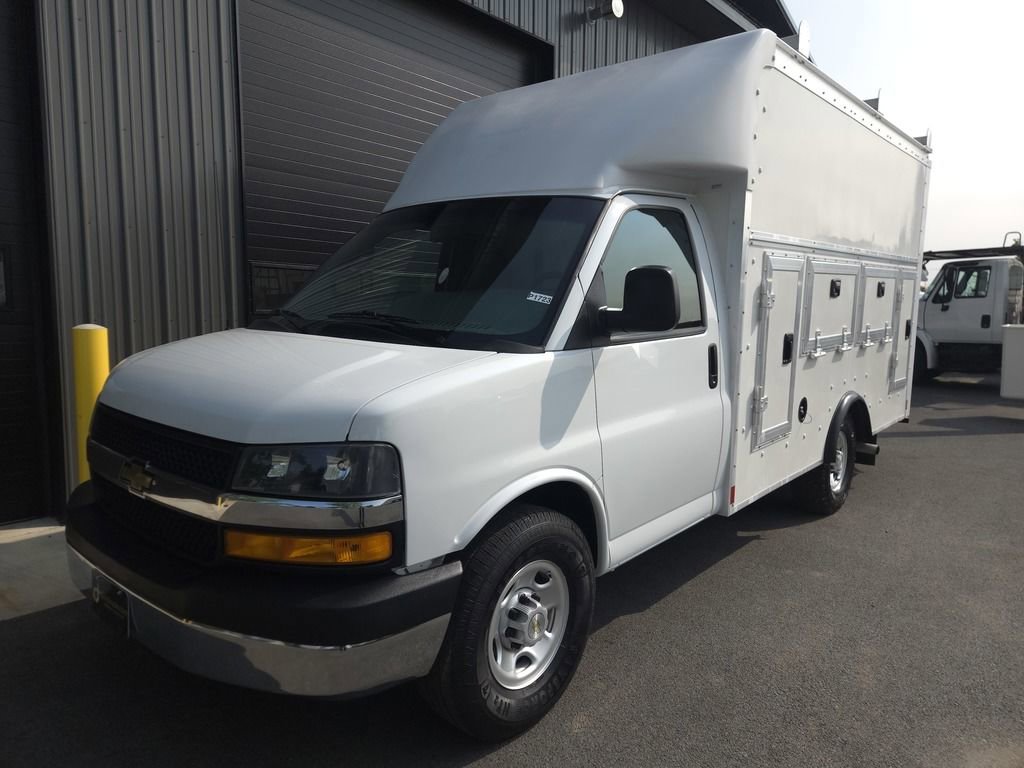 Used 2018 Chevrolet Express 3500 w/ Power Convenience Package image 2