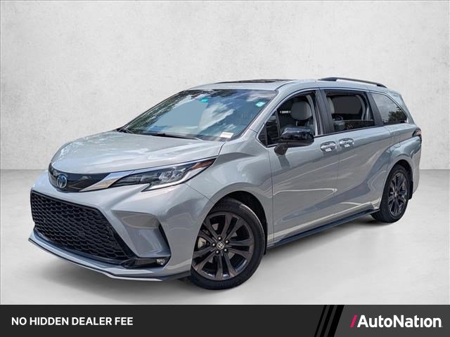 Used 2024 Toyota Sienna XSE FWD image 1
