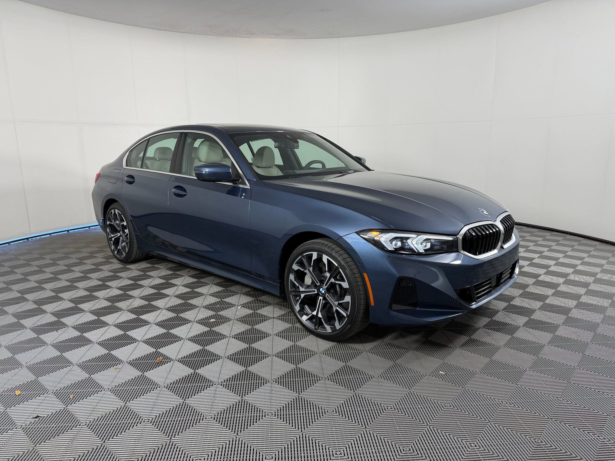 Used 2026 BMW 330i Sedan w/ Premium Package RWD image 7