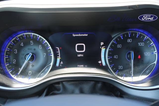Used 2023 Chrysler Pacifica Touring-L FWD image 23