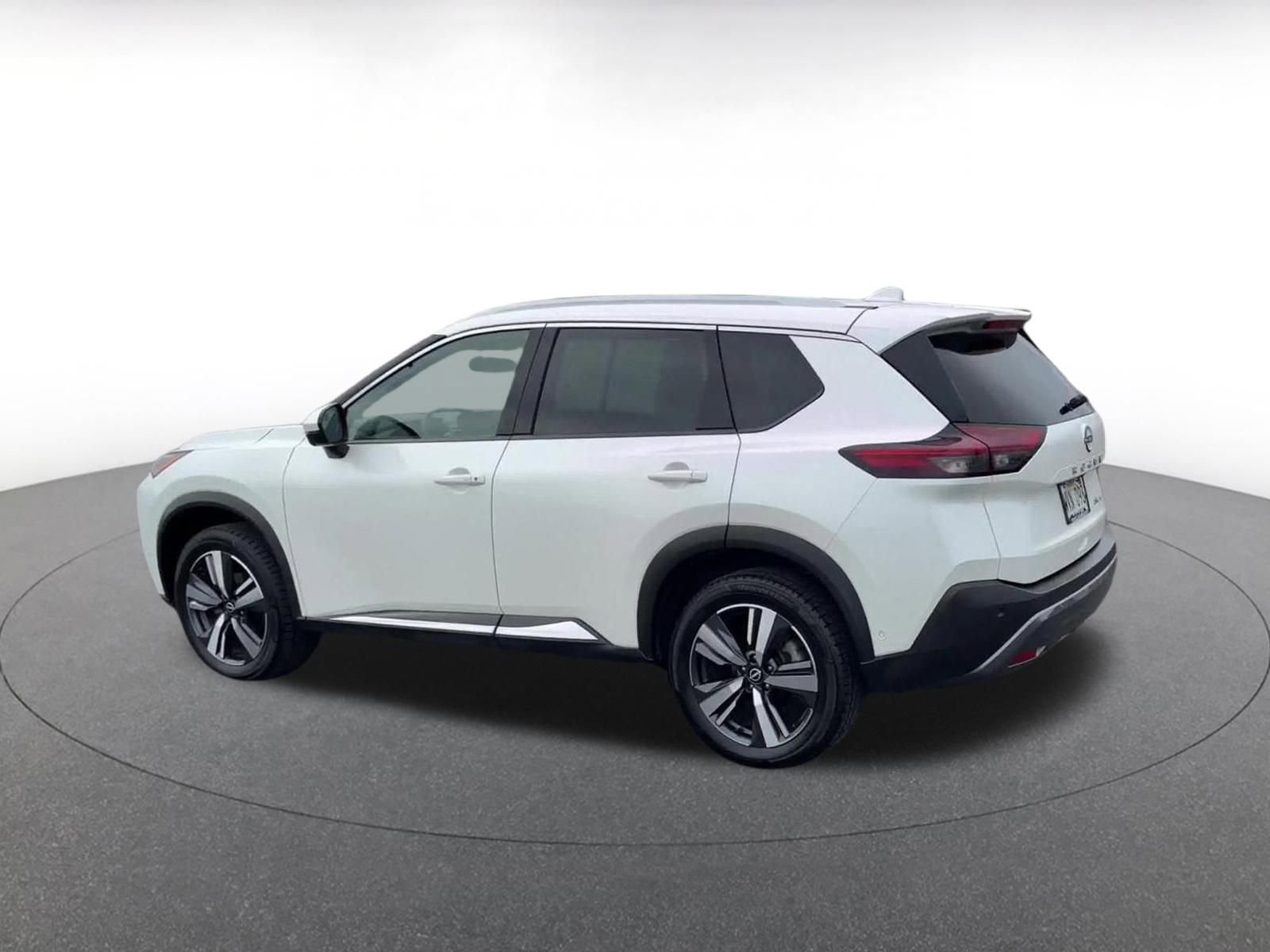 Used 2023 Nissan Rogue SL w/ SL Premium Package image 10